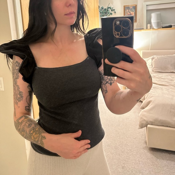 Flutter sleeve top - Picture 1 of 4